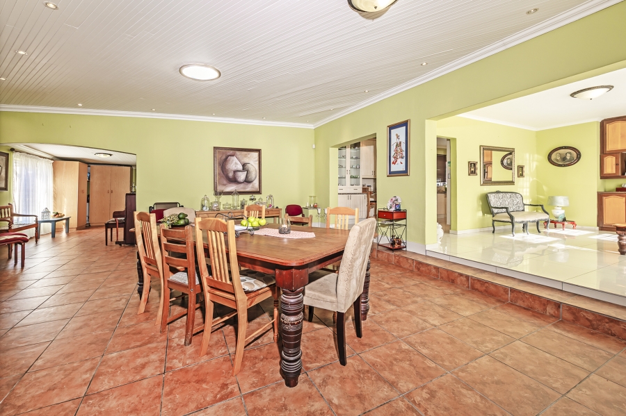 6 Bedroom Property for Sale in Door De Kraal Western Cape